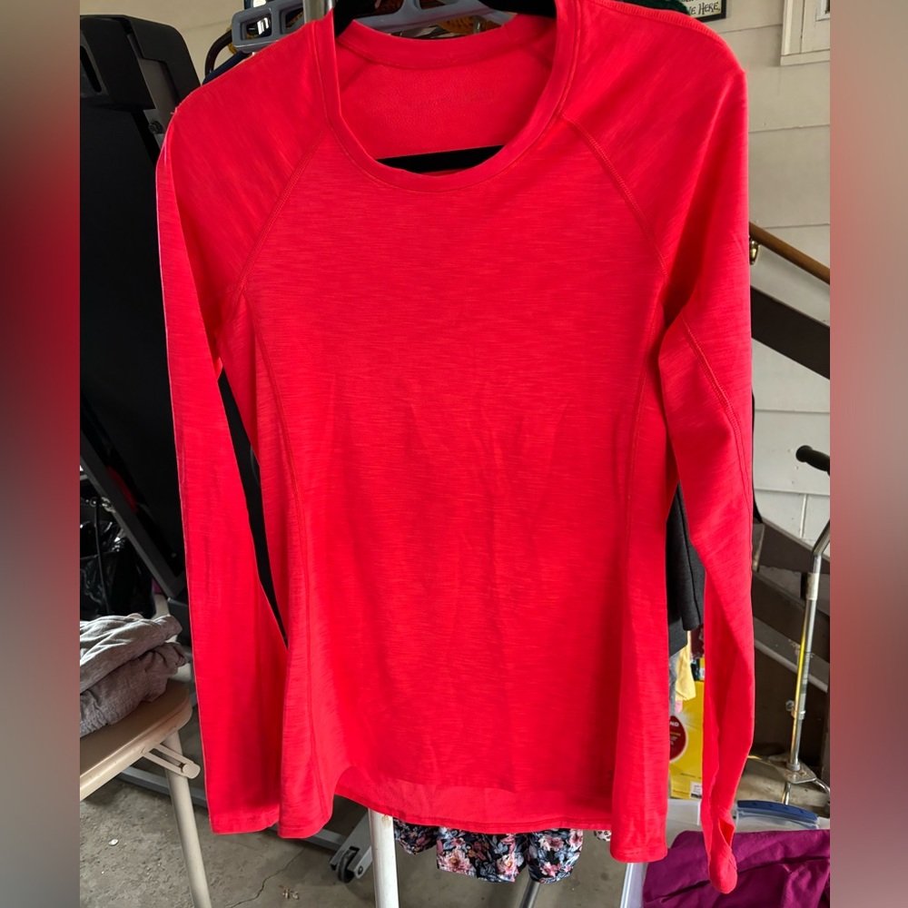 Under Armour womens heat gear  top large bright orange